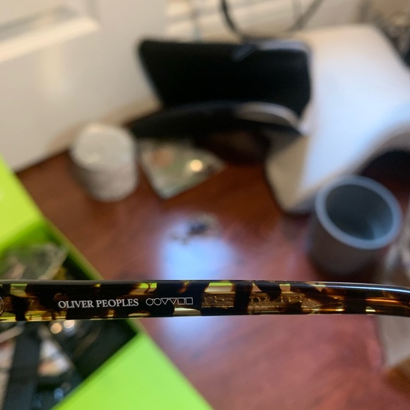 Oliver Peoples Tortoise Shell Sunglasses - Picture 2 of 4